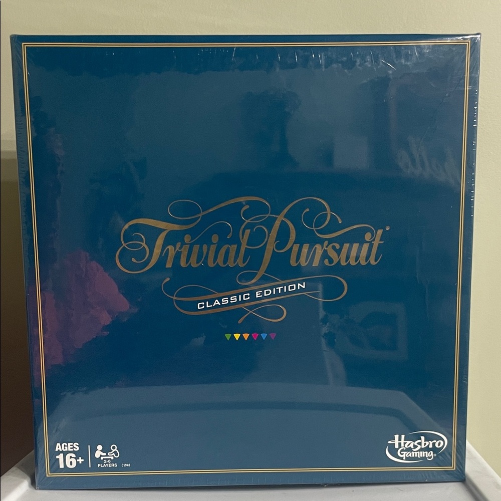 Hasbro Trivial Pursuit Classic Edition in Blue and Gold